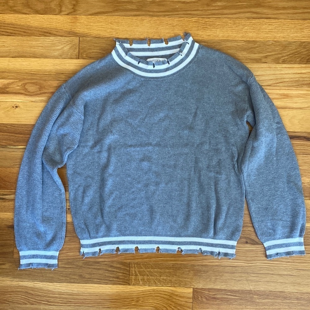 Honey Punch Women’s Grey Distressed Sweater Size M